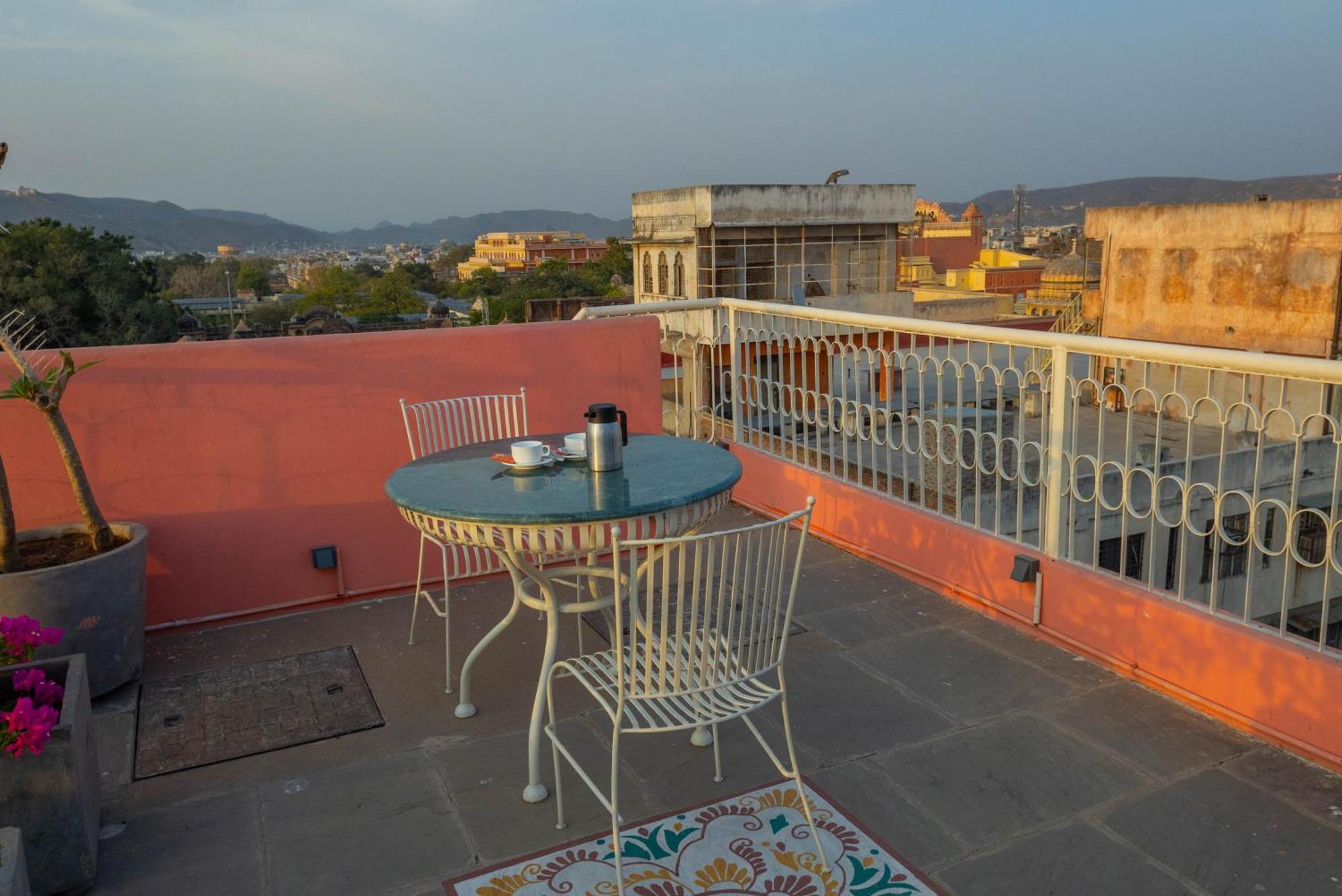Sheel Mahal- Near Hawa Mahal Hotel Джайпур Екстериор снимка