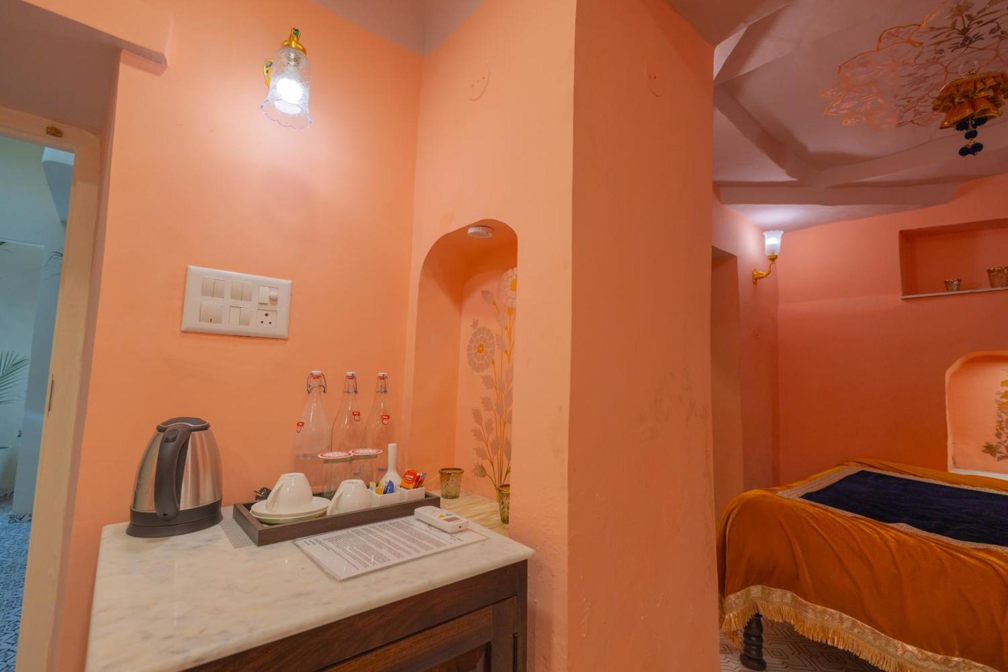 Sheel Mahal- Near Hawa Mahal Hotel Джайпур Екстериор снимка